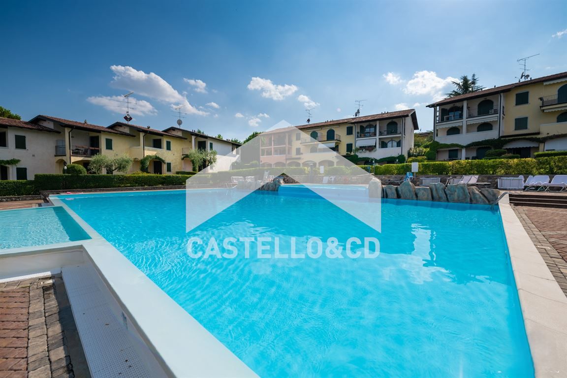 Trilocale Attico Vista Lago e Piscina