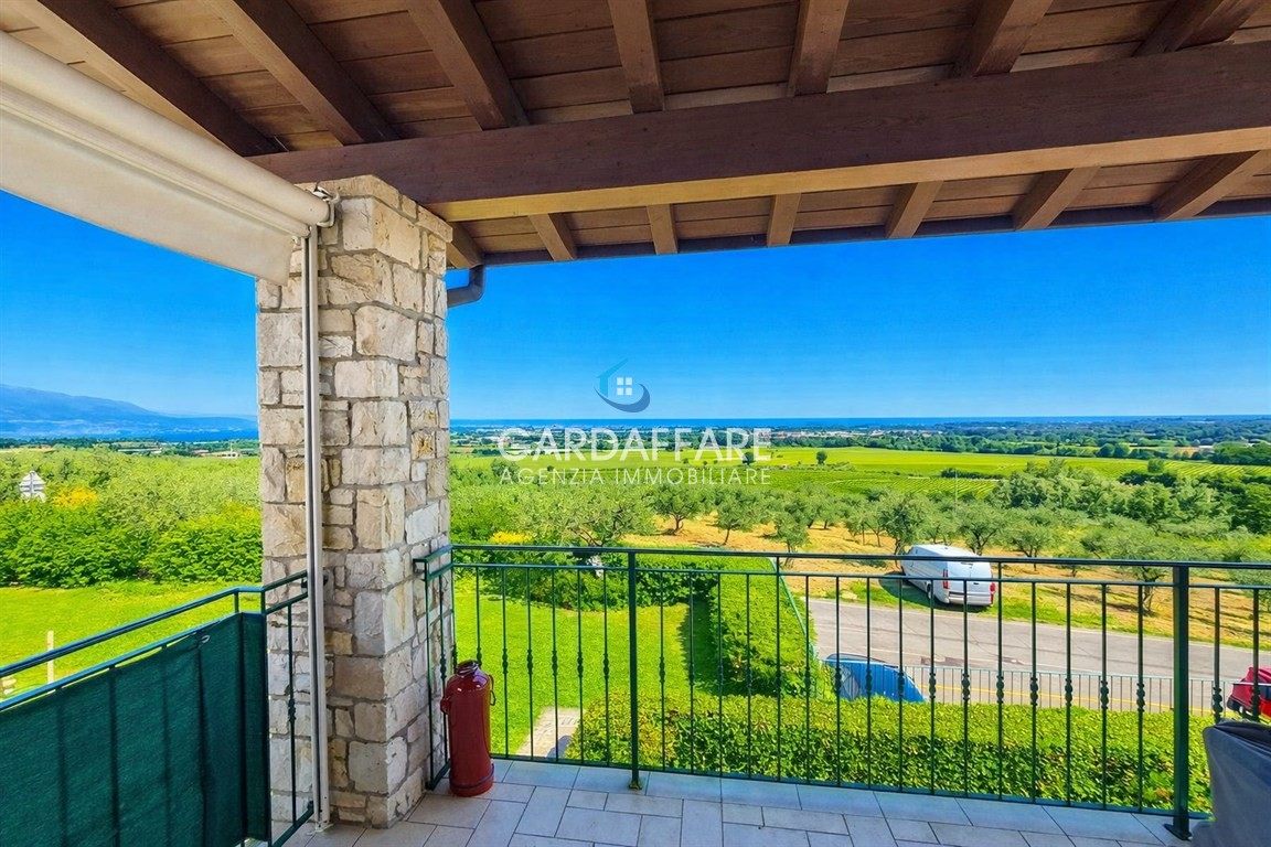 GRAZIOSO APPARTAMENTO VISTA LAGO A POLPENAZZE DEL GARDA