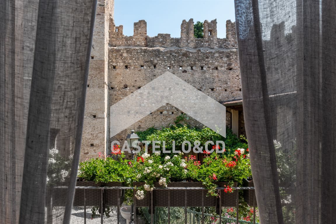 Esclusivo Bilocale nel castello di Moniga